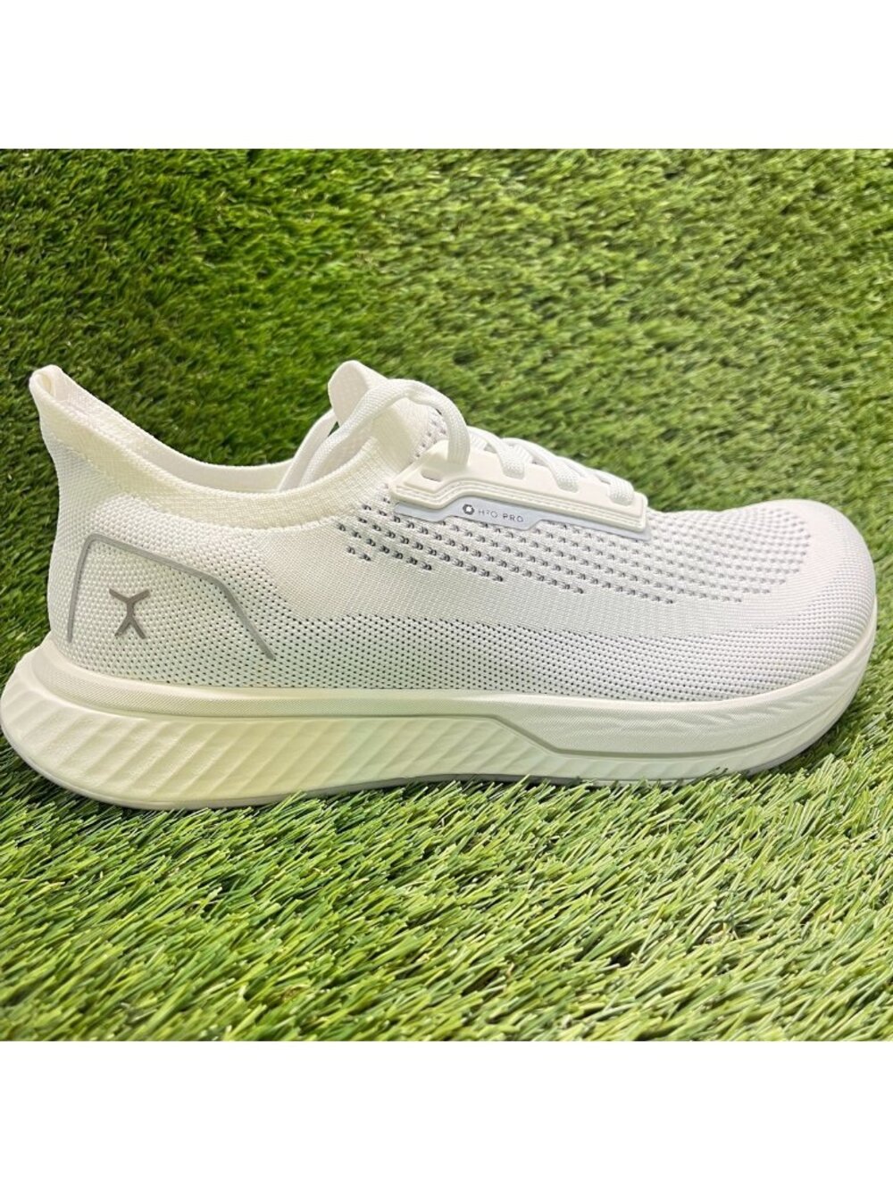 Flux Adapt Runner H2O Pro White Mens Size 9.5 Womens 11 Athletic Shoes Sneakers